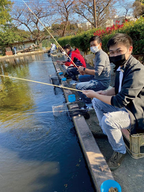 手前がホアさん、奥がザンさん
