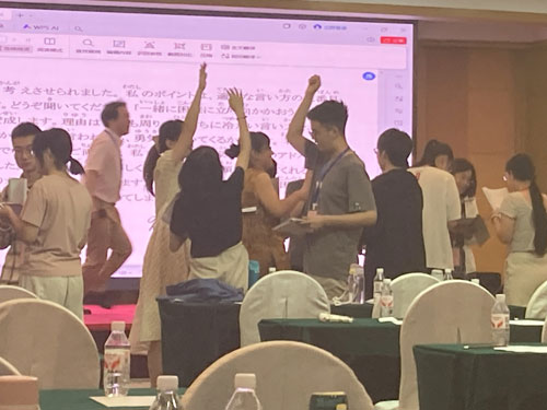 グループ練習開始前の「エイエイオー」